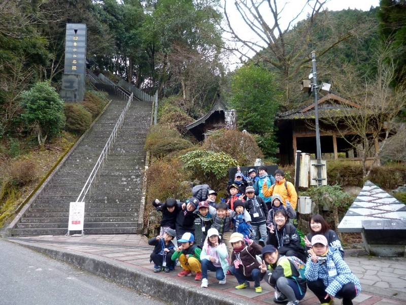 石段合宿集合写真.jpg